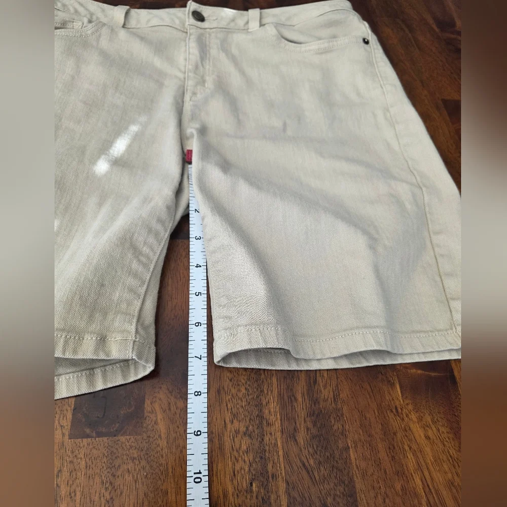 Michael Kors Shorts Size 6.   ‎        Bin38